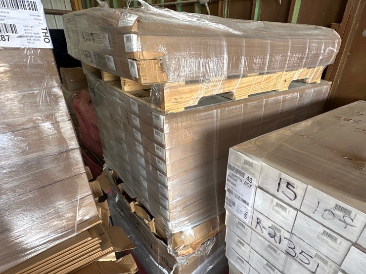 #21270-•-1,913.09-sq.-ft.-mohawk-waterproof-rare-vintage-ashlar-oak-click-laminate-flooring-image-3