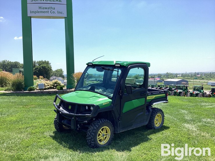 2022-john-deere-gator-image-1