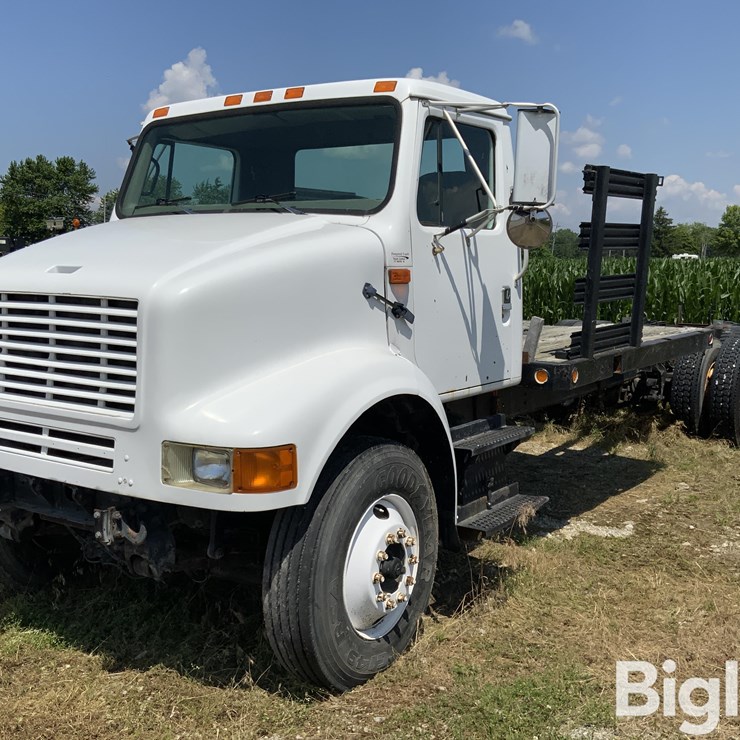 2001 INTERNATIONAL 8100