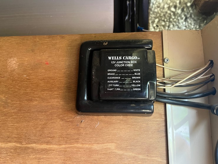 #420-•-1995-wells-cargo-bumper-pull-enclosed-trailer-image-7