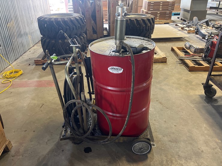 #82-•-mobile-oil-dolly-with-pump-image-4
