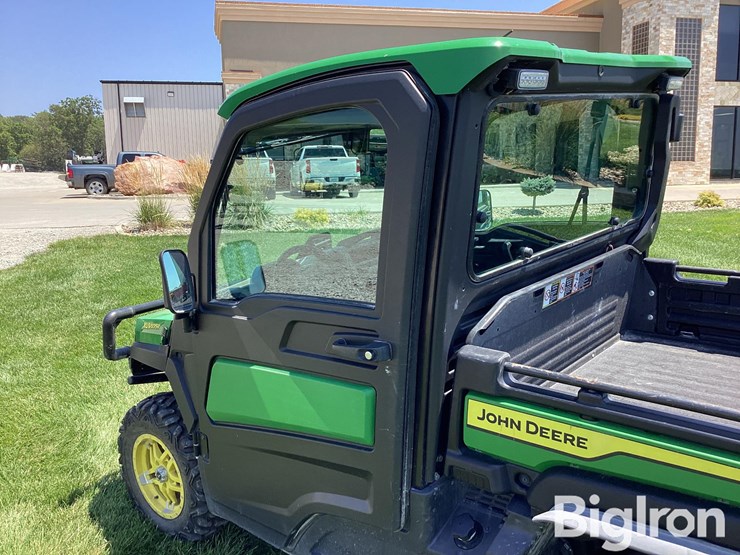2022-john-deere-gator-image-13
