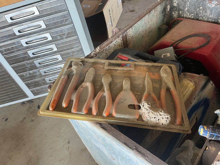 #430-•-galvanized-job-box-with-contents-image-5