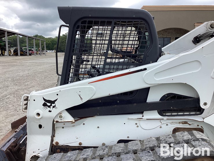 2011-bobcat-t870-image-19