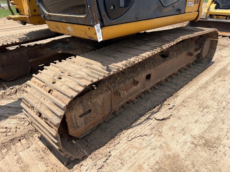 2009-deere-135d-image-9