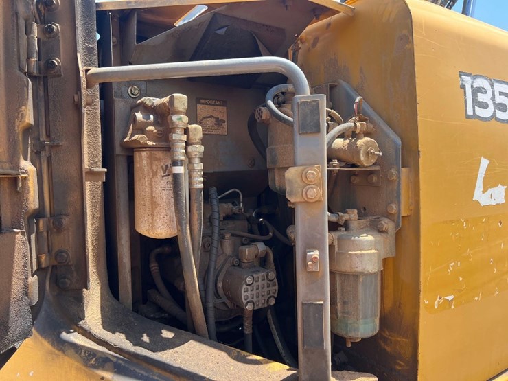 2009-deere-135d-image-26