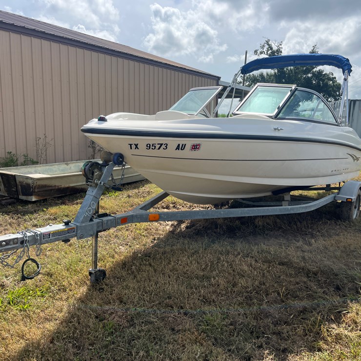 #400 • BAYLINER 175 INBOARD/ OUTBOARD BOAT