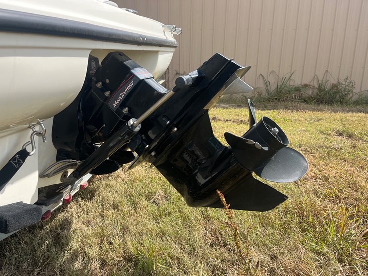 #400-•-bayliner-175-inboard/-outboard-boat-image-5