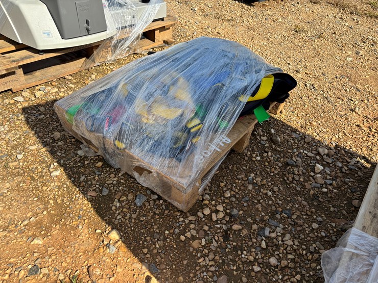 #00478-•-pallet-of-saftey-harnesses-image-2