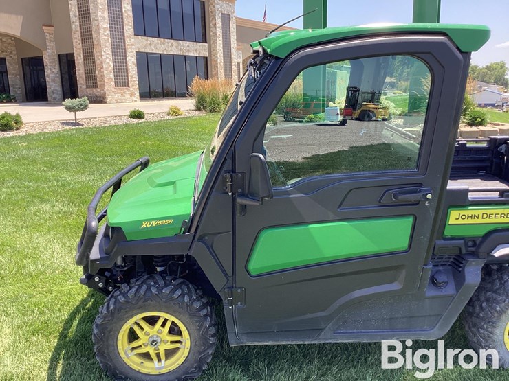 2022-john-deere-gator-image-11