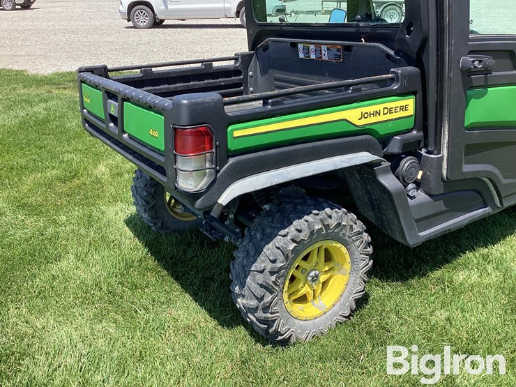 2022-john-deere-gator-image-14