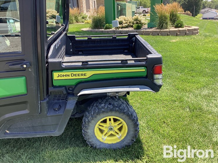 2022-john-deere-gator-image-12