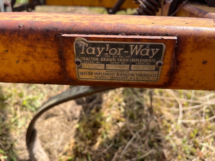 #419-•-taylor--way-600277-chisel-plow-image-4