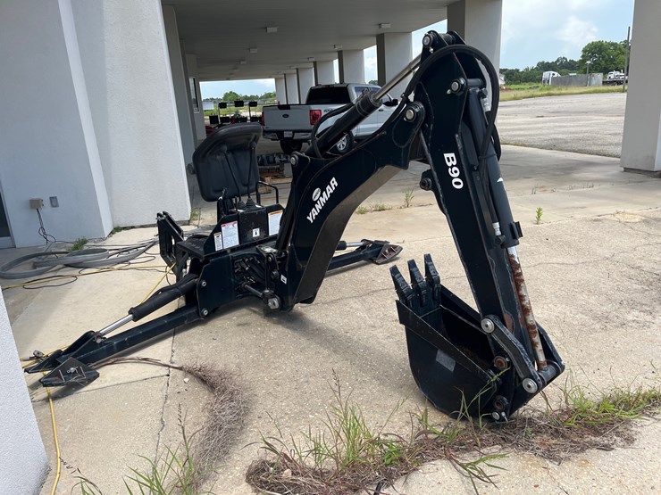 #7-•-yanmar-digging-attachment-with-bucket-and-hydraulic-levers-image-6