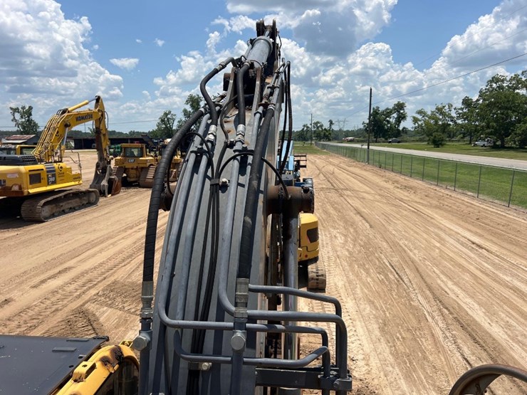2009-deere-135d-image-30