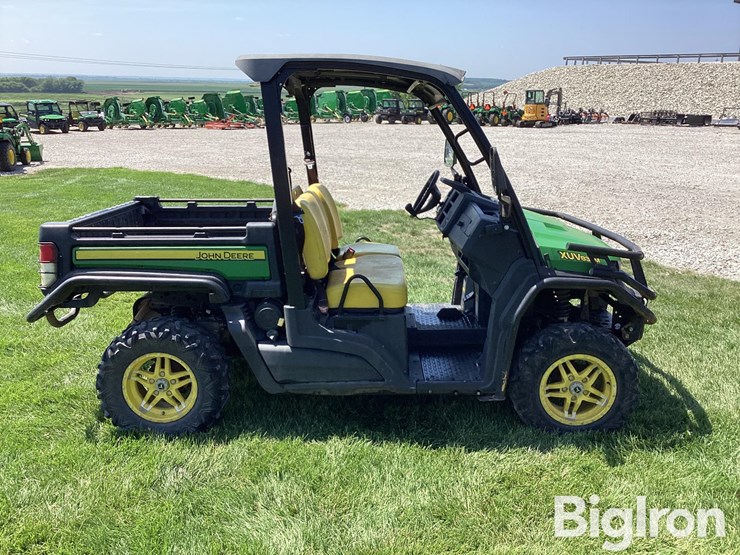 2019-john-deere-gator-image-4