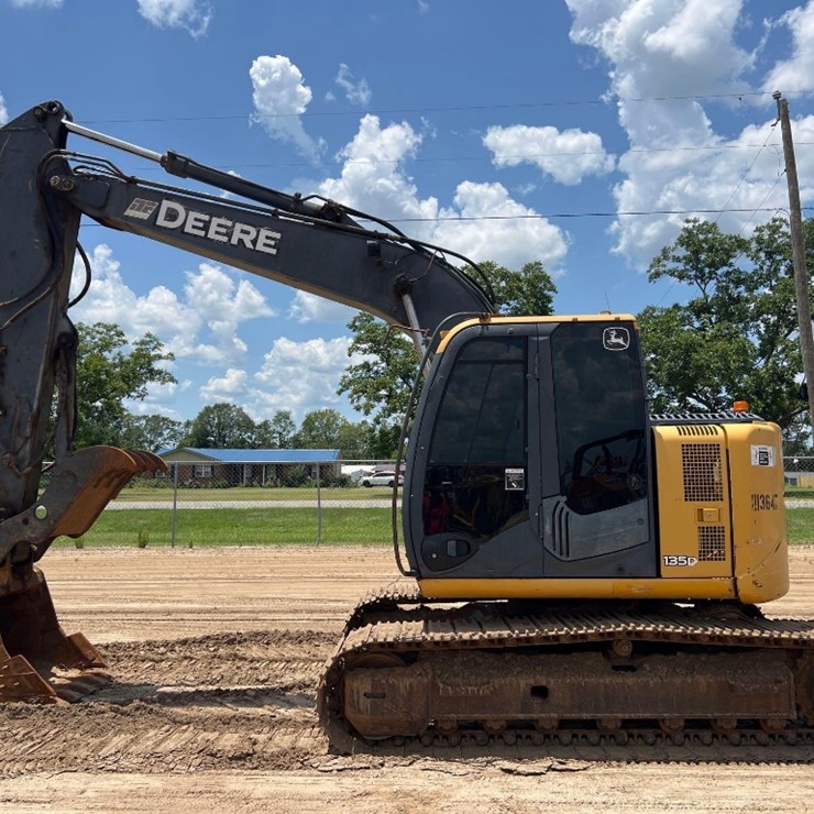2009 DEERE 135D