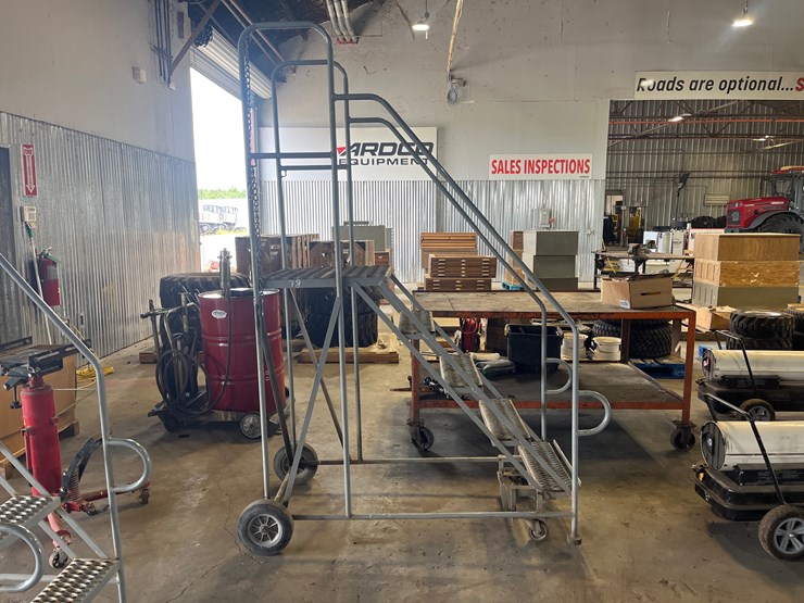 #78-•-heavy-duty-metal-mobile-ladder-on-casters-image-1
