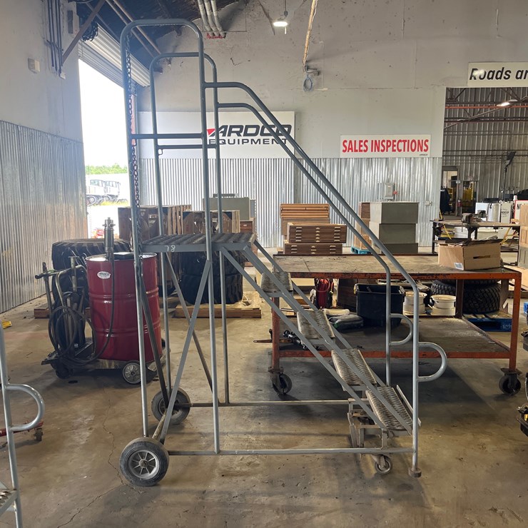 #78 • HEAVY DUTY METAL MOBILE LADDER ON CASTERS