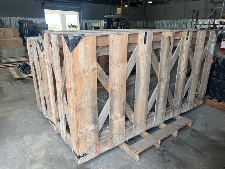 #94-•-set-of-rubber-tracks-in-crate-appears-unused-image-1