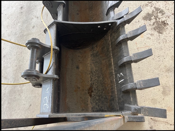 #13-•-22in-digging-bucket-image-2