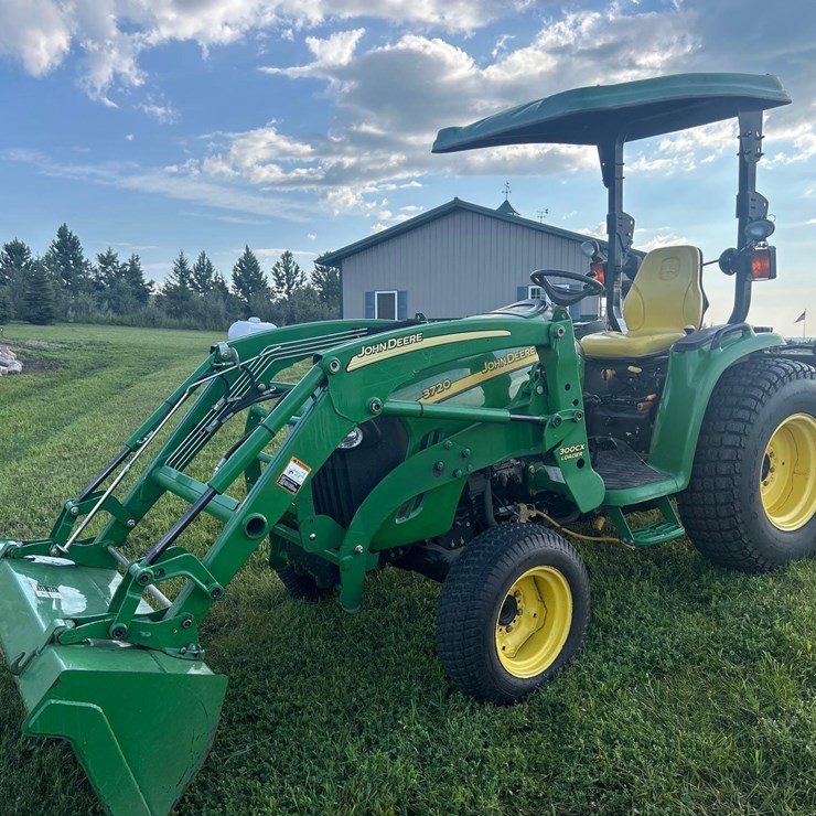 2005 JOHN DEERE 3720