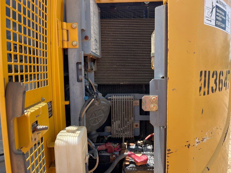 2009-deere-135d-image-28