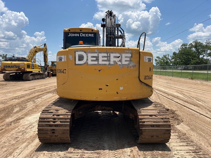 2009-deere-135d-image-3