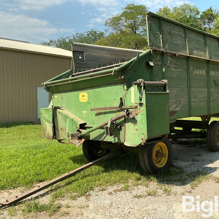 John Deere Harvest Wagon