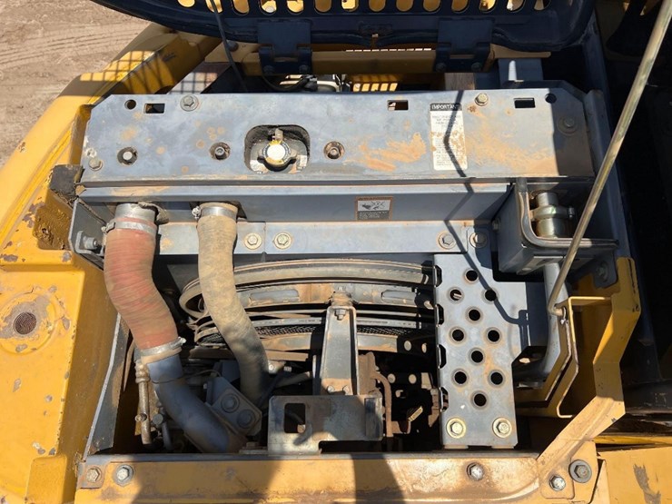 2009-deere-135d-image-32