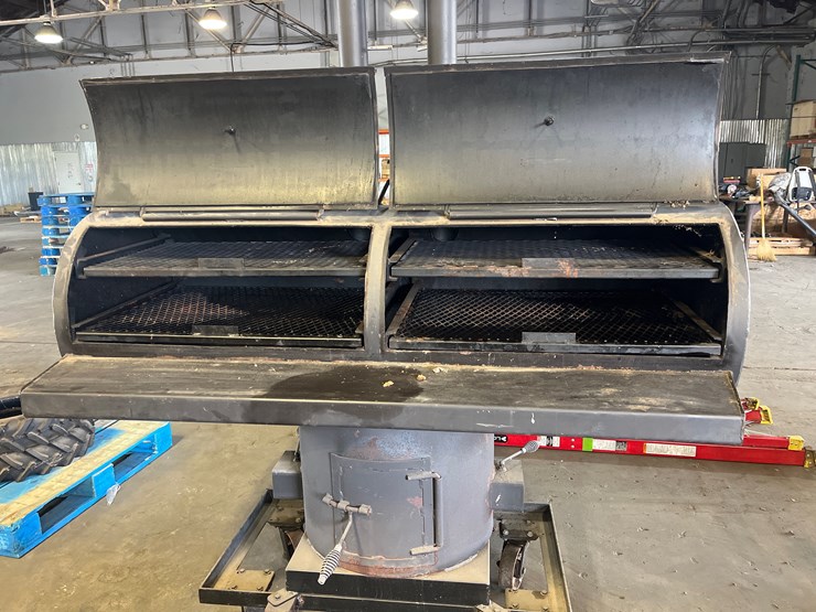 #76-•-heavy-duty-smoker-grill-on-casters-image-2