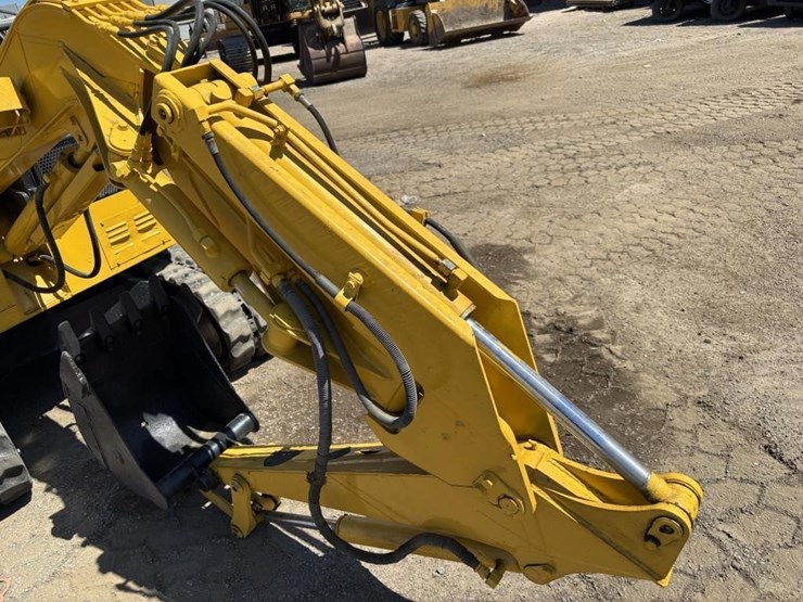 komatsu-pc12uu-image-11