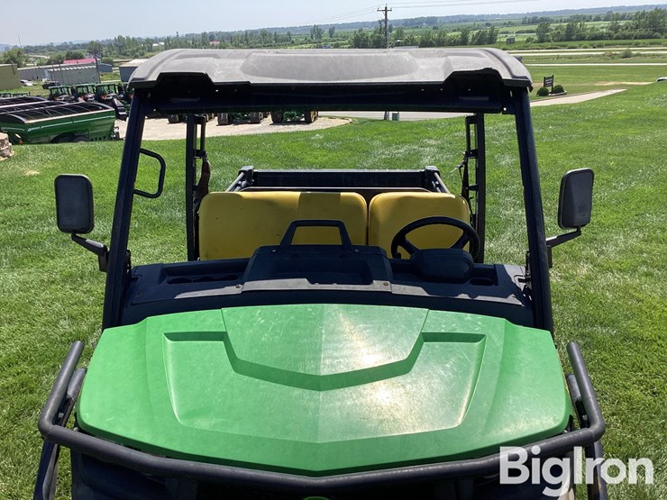 2019-john-deere-gator-image-13