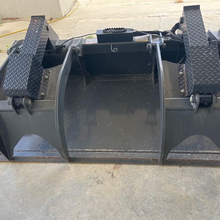 #6 • 6FT GRAPPLE ATTACHMENT BUCKET