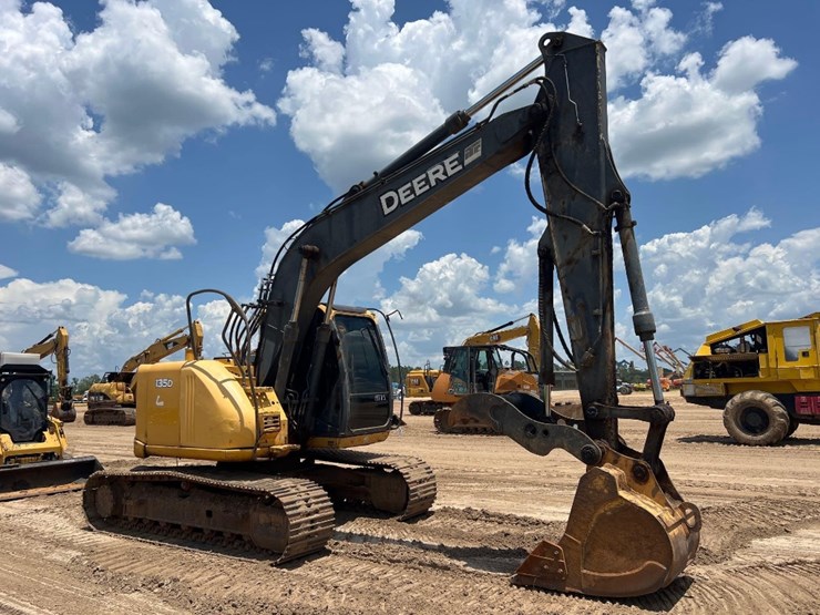 2009-deere-135d-image-6