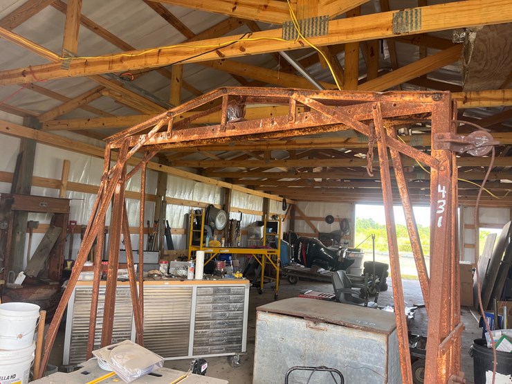 #431-•-hand-crank-engine-hoist-on-casters-image-1