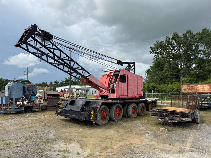 #1-•-30-ton-capacity-rubber-tire-truck-crane-|-3-71-detroit-dsl-engine-image-1