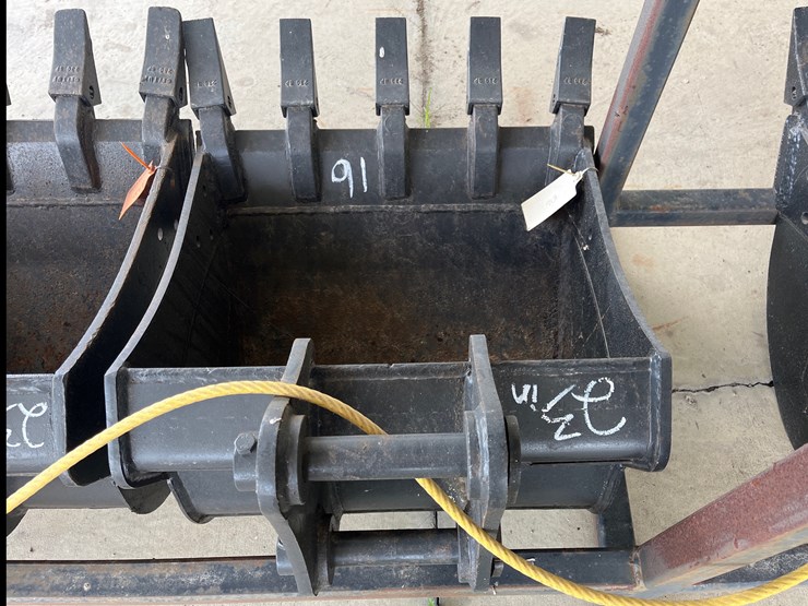 #16-•-20in-digging-bucket-image-2