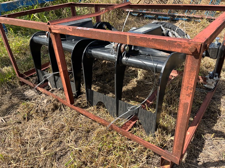 #405-•-2022-titan-grapple-attachment-for-loader-bucket-image-6