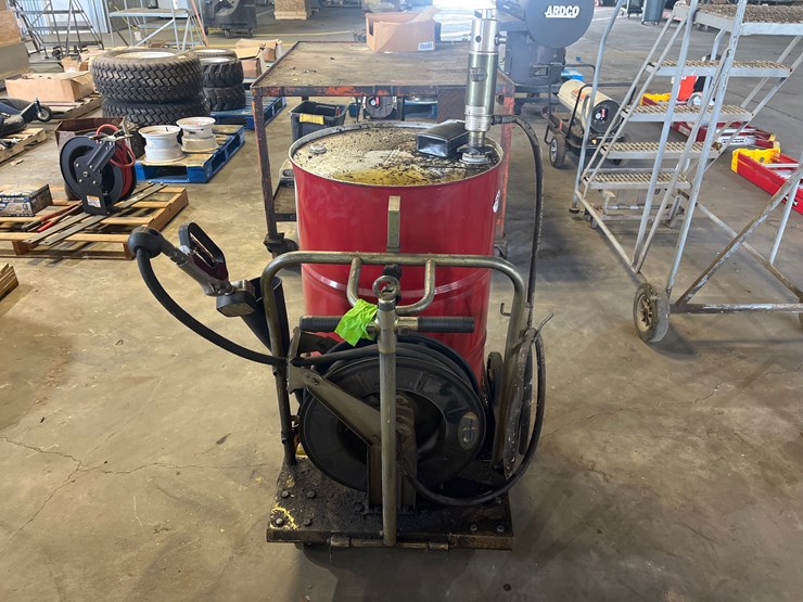 #82-•-mobile-oil-dolly-with-pump-image-3