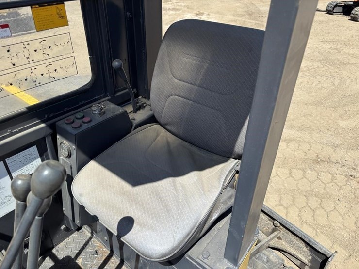 komatsu-pc12uu-image-16