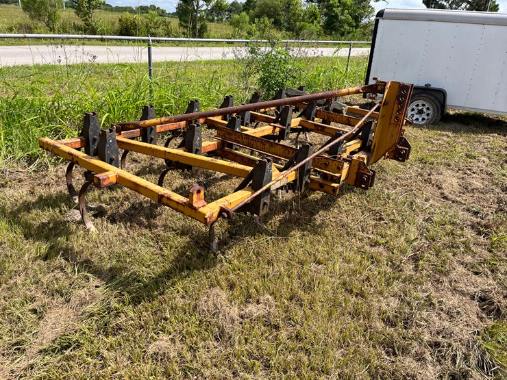 #419-•-taylor--way-600277-chisel-plow-image-1