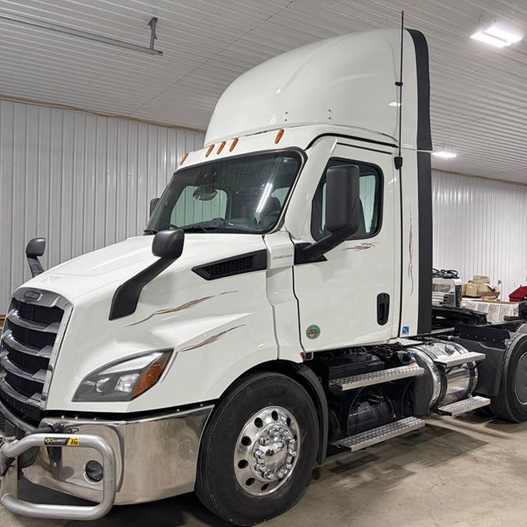 2023 FREIGHTLINER CASCADIA 126