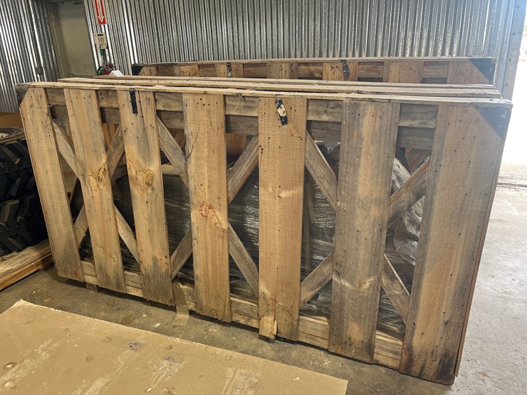 #94-•-set-of-rubber-tracks-in-crate-appears-unused-image-4