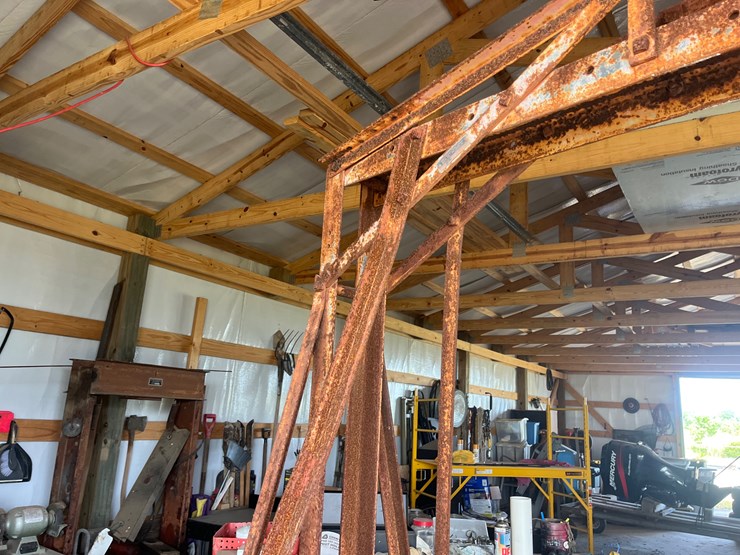 #431-•-hand-crank-engine-hoist-on-casters-image-7