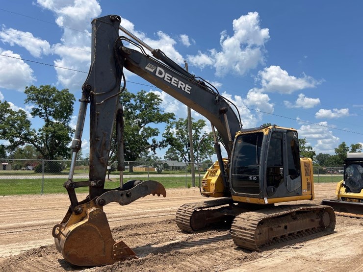 2009-deere-135d-image-8