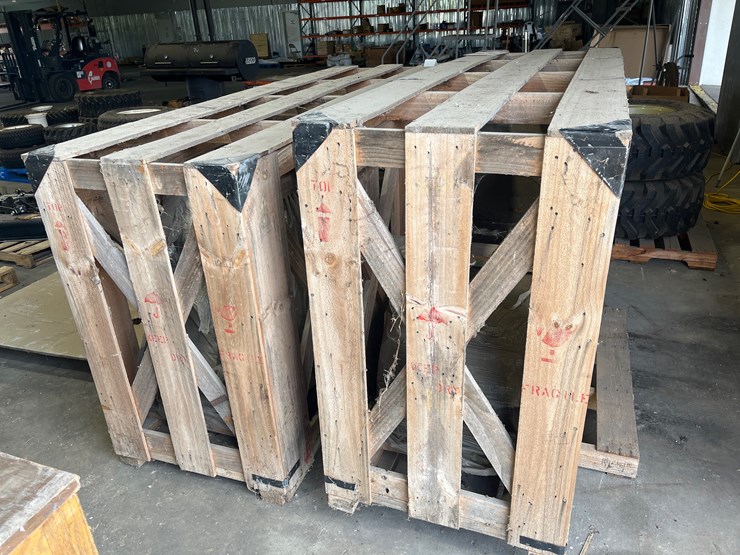 #94-•-set-of-rubber-tracks-in-crate-appears-unused-image-3