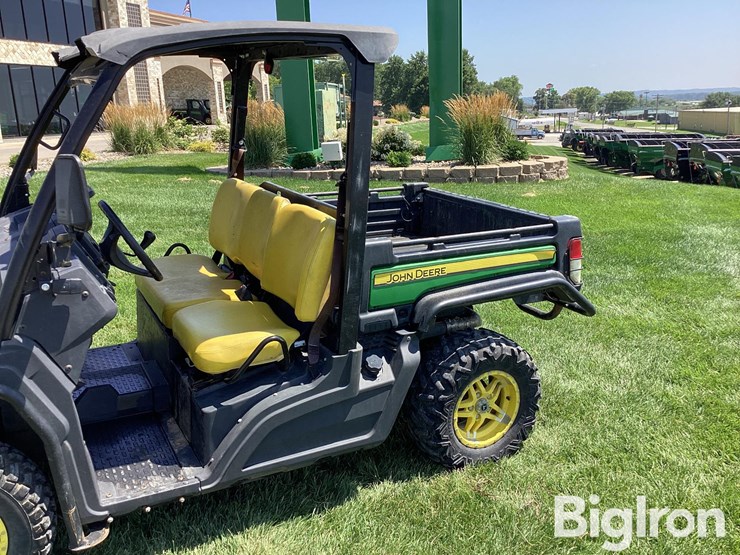 2019-john-deere-gator-image-11