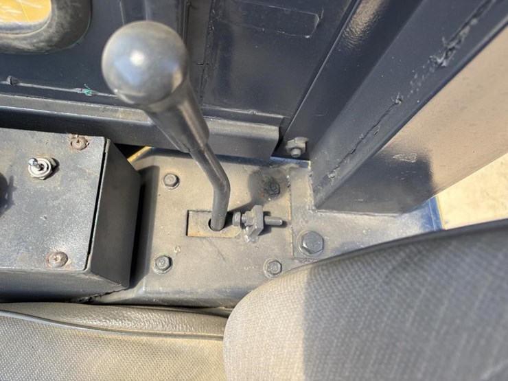 komatsu-pc12uu-image-19