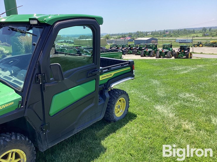 2022-john-deere-gator-image-10